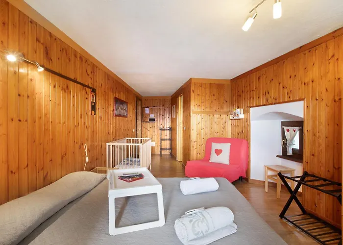 Les Ecureuils Farm stay *